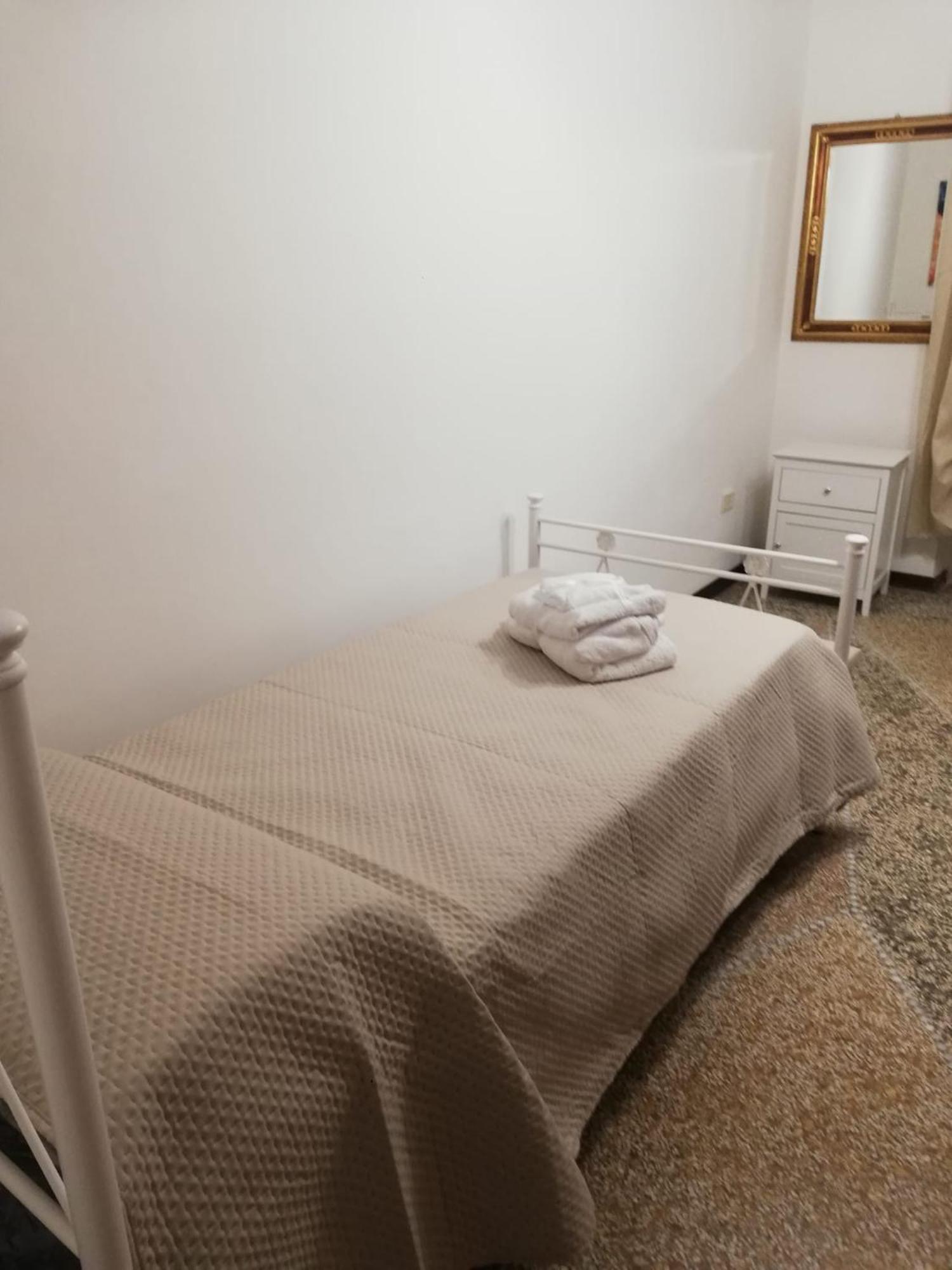 Apartamento La Casa Di Anna Tarento Exterior foto